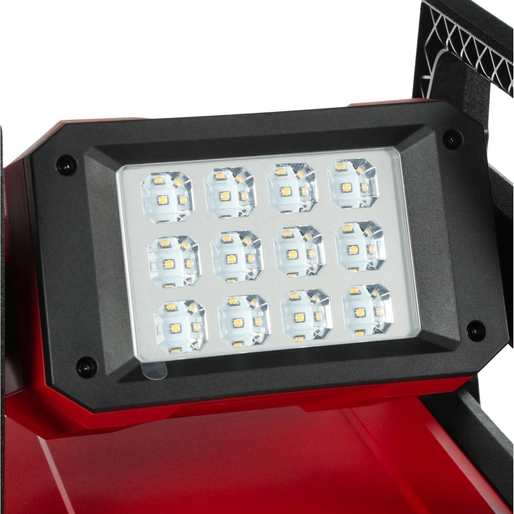 LUZ LED MILWAUKEE 18V 2360-202