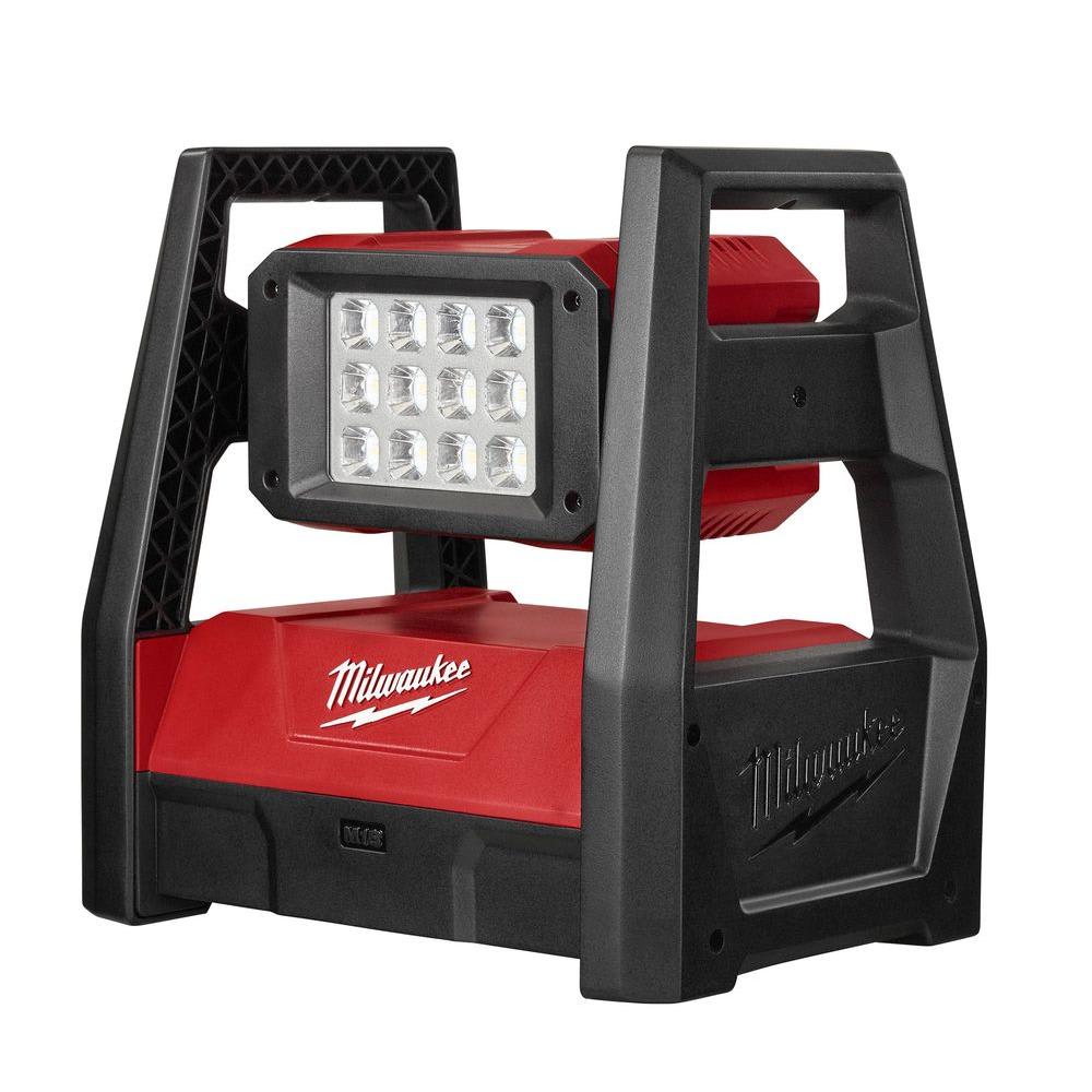 LUZ LED MILWAUKEE 18V 2360-204