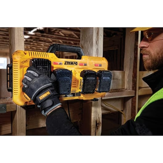 MULTICARGADOR DE BATERIA RÁPIDO MAX 4 PUERTOS DEWALT DCB104-B26