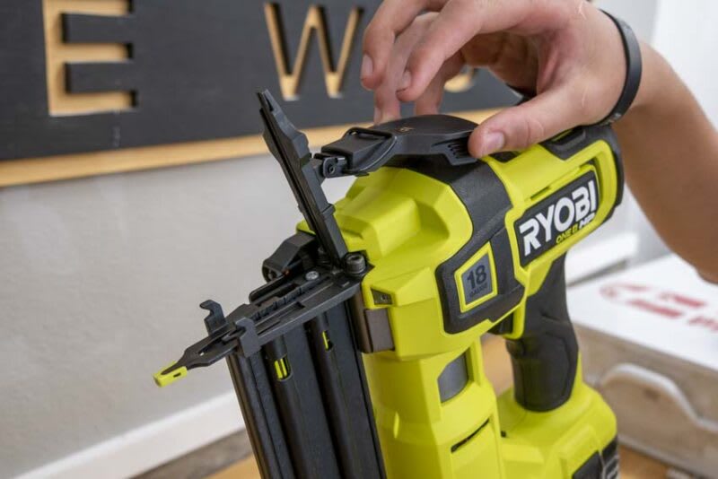 CLAVADORA INALAMBRICA  BRUSHLESS RYOBI ONE+ HP 18V P3222