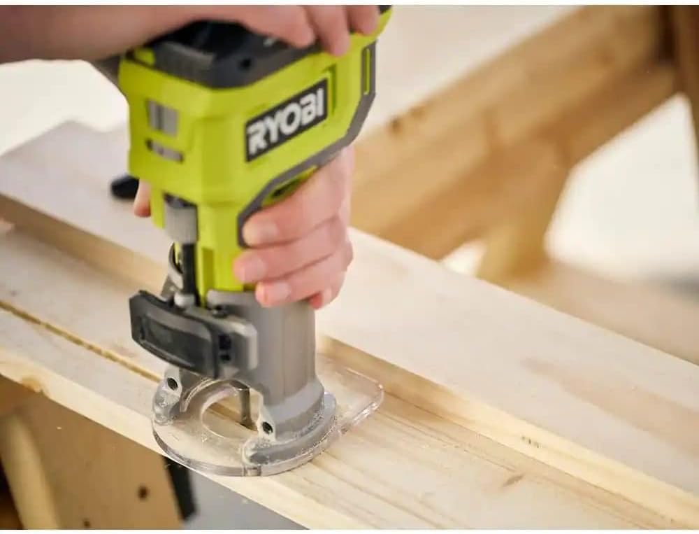 FRESADORA ROUTER 18V RYOBI PCL424B6