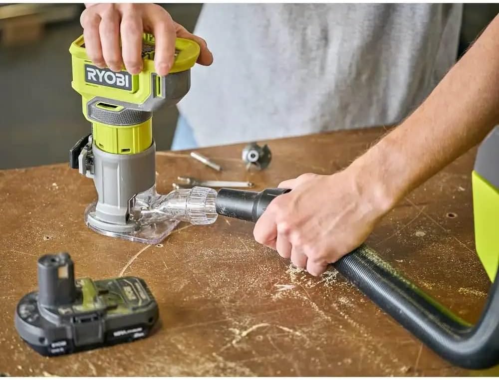 FRESADORA ROUTER 18V RYOBI PCL424B7