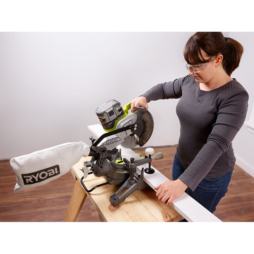 KIT TT SIERRA INGLETEADORA P553 18V + 2 BATERIAS 4 AH RYOBI4