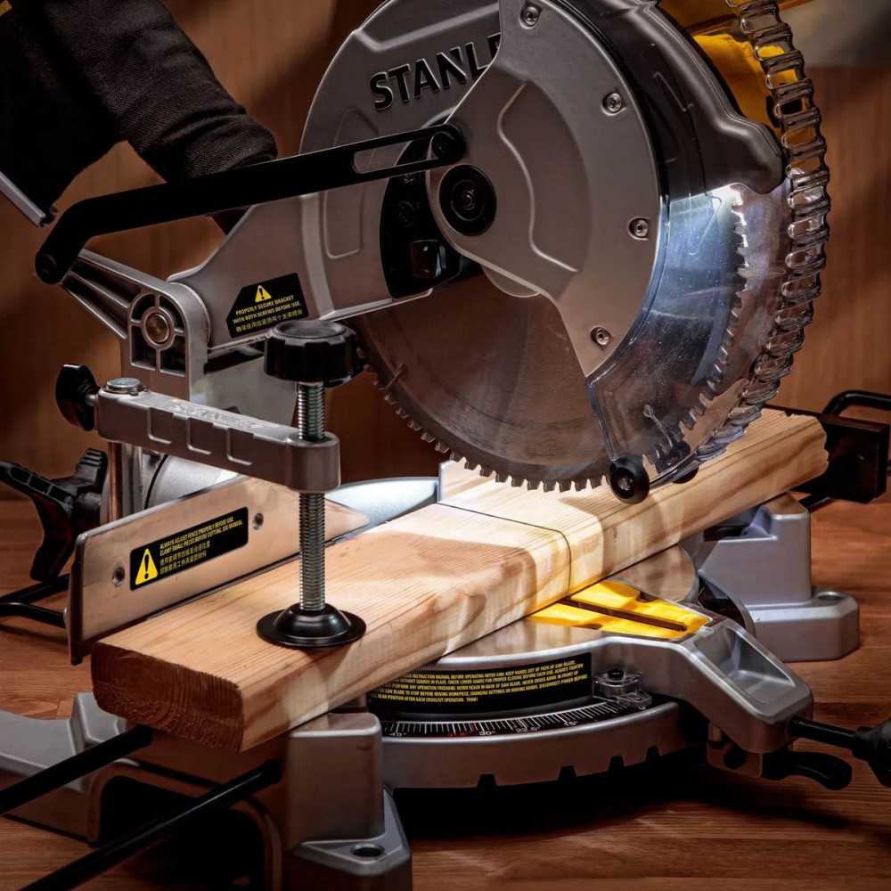 SIERRA INGLETEADORA 10” 1650W SM16-B2C4