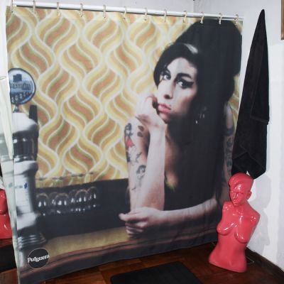Cortina de Baño Amy Winehouse1