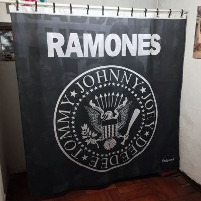 Cortina de Baño Ramones1