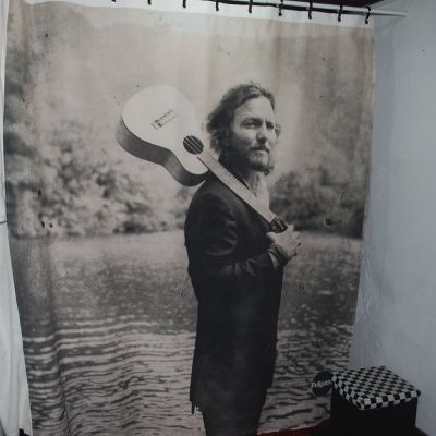 Cortina de Baño Eddie Vedder1