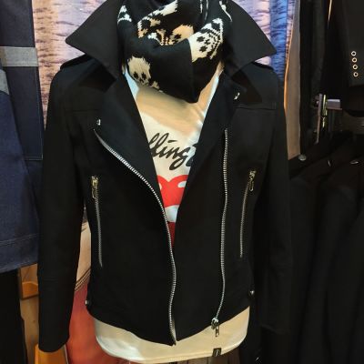 Chaqueta Perro Negro
