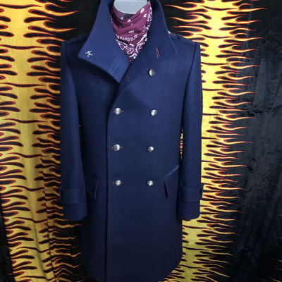 Capote Azul Francia Pespuntes y Ojales Rojos