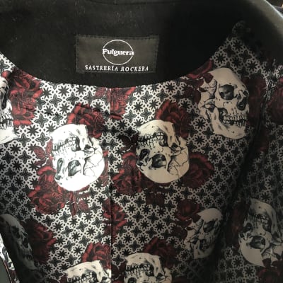 Abrigo Femenino Cuello y Botamangas de Cuero