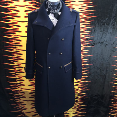 Capote Masculino Azul Francia con Pespuntes y Detalles Mostaza