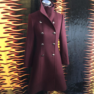 Capote Femenino Burdeo11