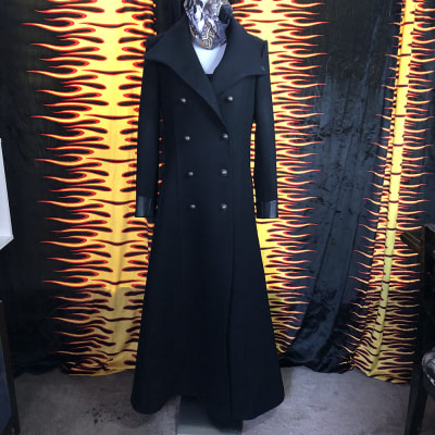 Capote Femenino Ultra Largo con Botamangas de Cuero7