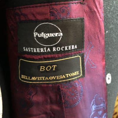 Capote Femenino Ultra Largo con Botamangas de Cuero