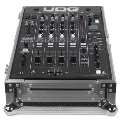 U92021SL3 UDG Ultimate Flight Case Multi Format CDJ/MIXER Silver MK3 U92021SL3 UDG Ultimate Flight Case Multi Format CDJ/MIXER Silver MK3