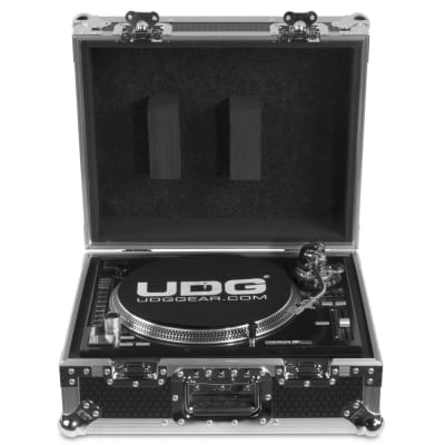 U92030SL UDG Ultimate Flight Case Multi Format Turntable Silver U92030SL UDG Ultimate Flight Case Multi Format Turntable Silver