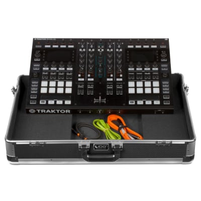 U93013SL UDG Ultimate Pick Foam Flight Case Multi Format XL Silver U93013SL UDG Ultimate Pick Foam Flight Case Multi Format XL Silver