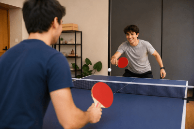 SET DE 2 PALETAS Y 4 PELOTAS DE PING PONG BASIC
