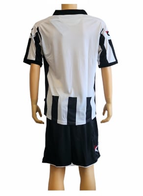 UNIFORME DE FUTBOL LEGEA MODELO BELGRADO NEGRO/BLANCO