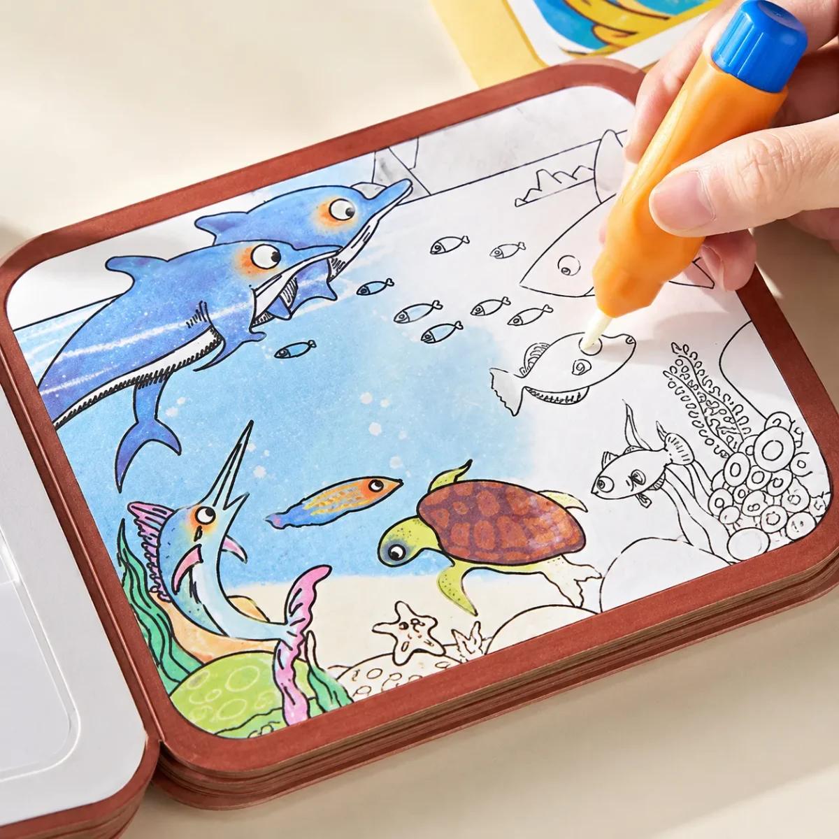 Libro Didáctico Pinta con Agua y Pegatinas3