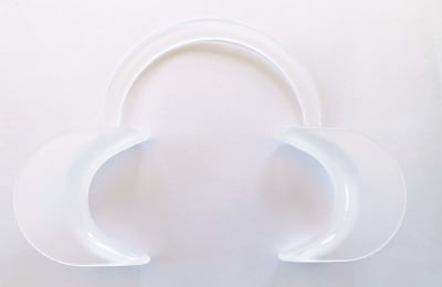 Retractor tipo C Blanco
