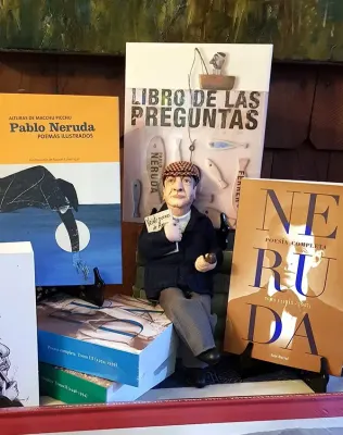 FIGURA DECORATIVA NERUDA1