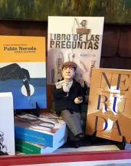 FIGURA DECORATIVA NERUDA