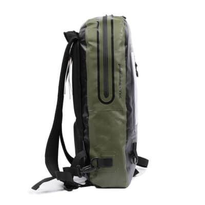 MOCHILA NOTEBOOK 20 LITROS WATERPROOF - DRYSAFE - VERDE MOCHILA NOTEBOOK 20 LITROS WATERPROOF - DRYSAFE - VERDE