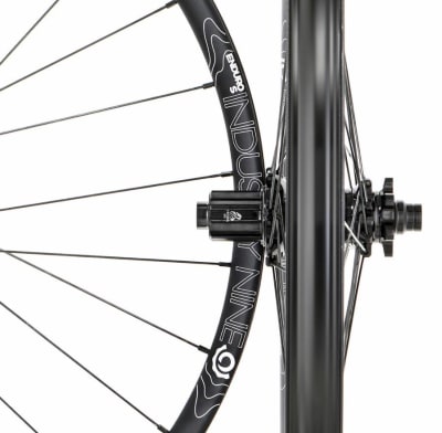 SET DE RUEDAS 29 HYDRA ENDURO-S 15x110-12x148 BLACK (INDUSTRY NINE) SET DE RUEDAS 29 HYDRA ENDURO-S 15x110-12x148 BLACK (INDUSTRY NINE)