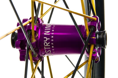 MAZA DELANTERA HYDRA 32H 15X110 PURPURA MAZA DELANTERA HYDRA 32H 15X110 PURPURA
