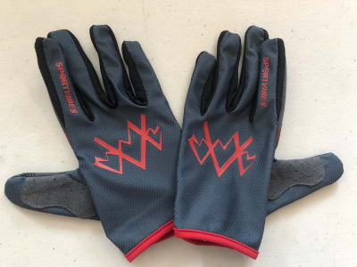 GUANTE SPORTVIBES Gris/Rojo GUANTE SPORTVIBES Gris/Rojo