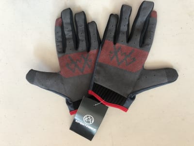 GUANTE SPORTVIBES Gris/Rojo GUANTE SPORTVIBES Gris/Rojo