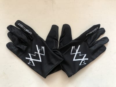 GUANTE SPORTVIBES BLACK/W GUANTE SPORTVIBES BLACK/W