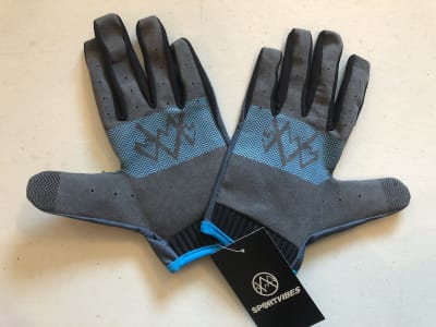 GUANTE SPORTVIBES Gris/Celeste GUANTE SPORTVIBES Gris/Celeste