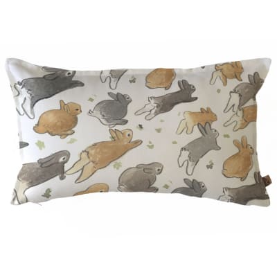 Funda cojín estampada Conejos Corriendo