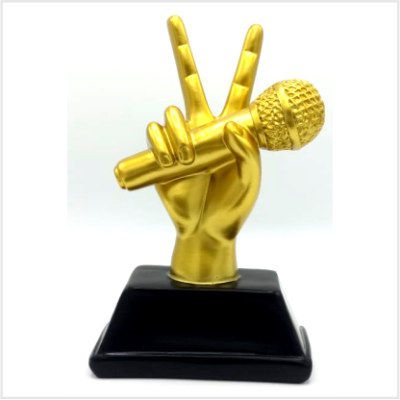 TROFEO MICROFONO 2 mano dorada1