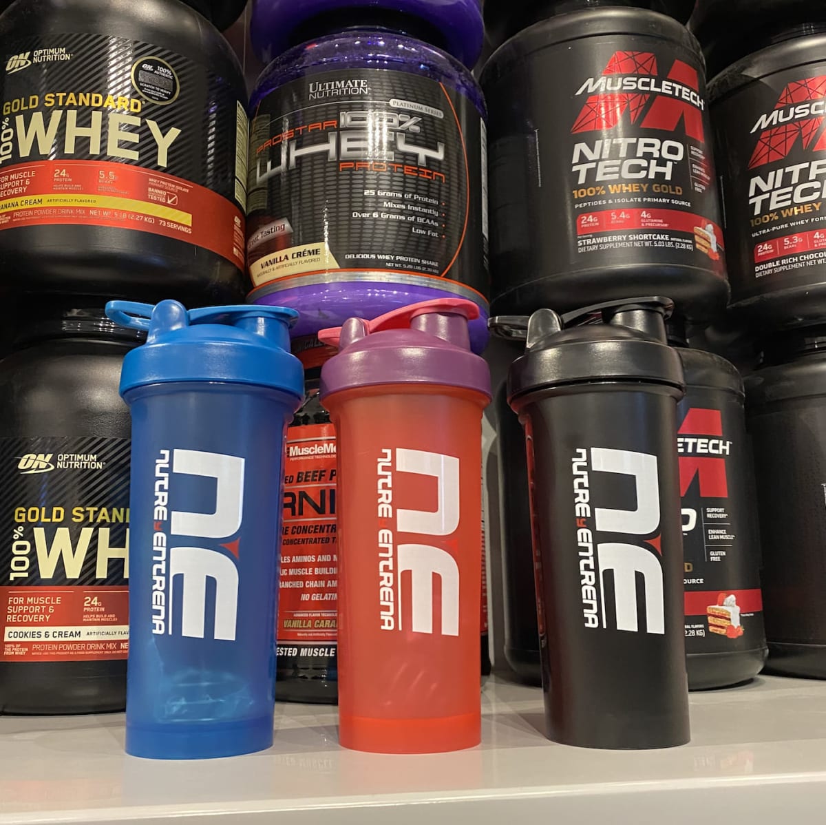 Shaker Nutre y Entrena 700 ml1