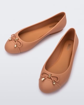 MELISSA DOLL V AD BEIGE OBSCURO TALLA 9 USA3