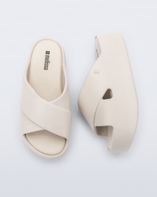 MELISSA FREE CROSS AD BEIGE1