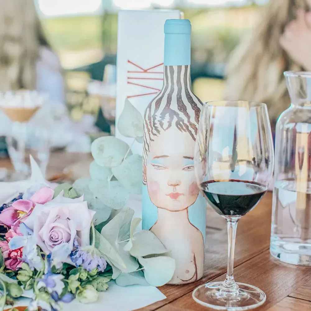 Vino Vik La Piu Belle, Ensamblaje2