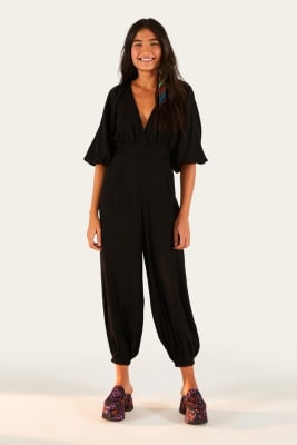 MACACAO DECOTE MANGAS PRETO MACACAO DECOTE MANGAS PRETO