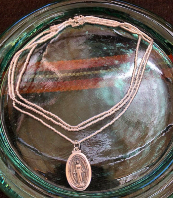COLLAR MOSTACILLAS SILVER VIRGEN DE LOS RAYOS BORDE GOLD