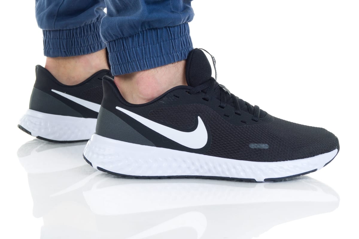 Nike REVOLUTION 5 Negro / Blanco - Zapatos Multideporte Hombre 65,33 €