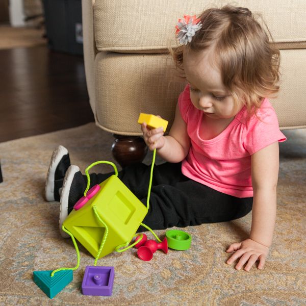Oombee Cube - Fat Brain Toys2