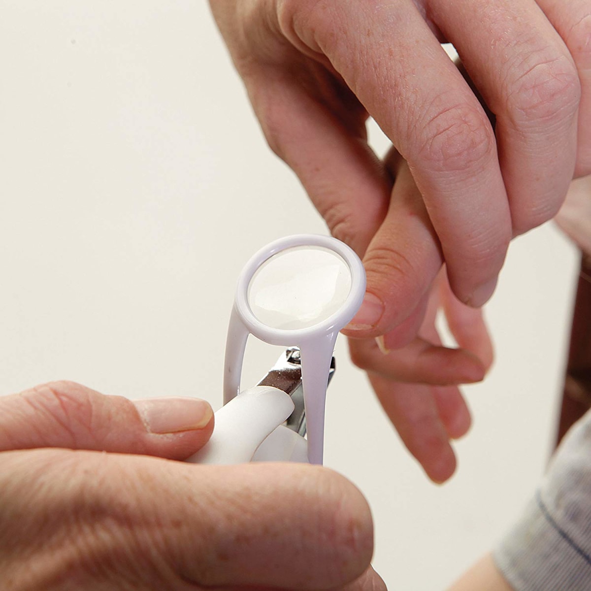 Corta Uña con Lupa - Dreambaby4