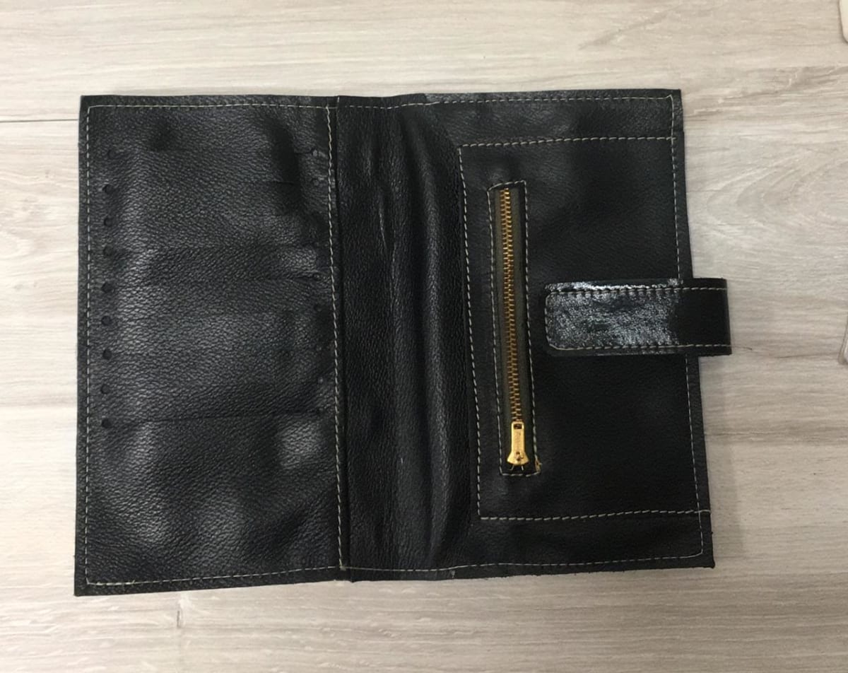 BILLETERA DE CUERO PLATEADA CICI GUZMAN | Masdesign