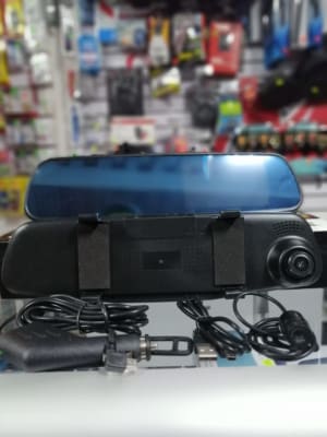 ESPEJO RETROVISOR CON CAMARAS DE VISION TRASERA Y GRABACION FRONTAL.