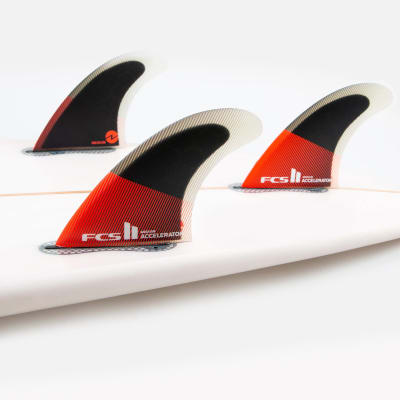 QUILLAS FCS II Accelerator PC Medium Red/black Tri Fins