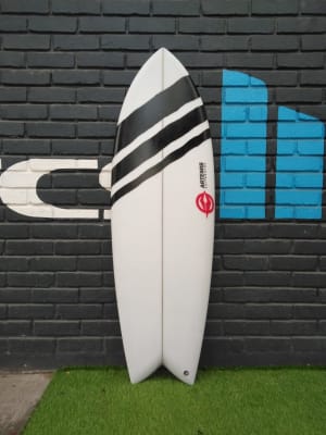 Tabla De Surf Artemis Three Line Black 5'6'' Tabla De Surf Artemis Three Line Black 5'6''