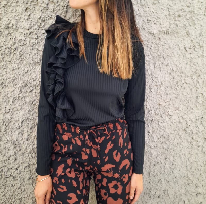POLERA MILA NEGRO POLERA MILA NEGRO